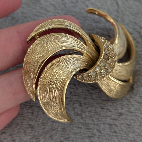 Vintage Givenchy brooch - Picture 8 of 10